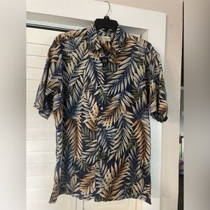 Tori Richard Honolulu shirt. 100% cotton, size medium, short sleeved.